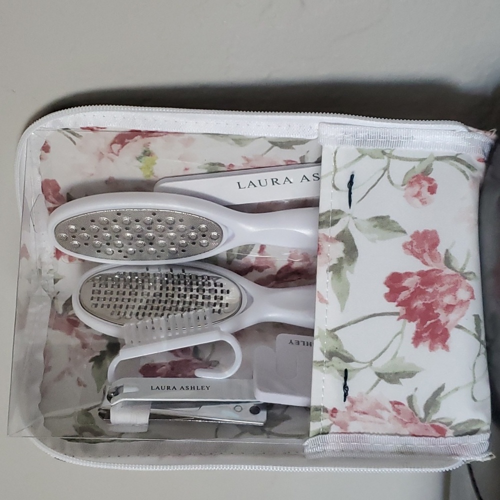 💆‍♀️LAURA ASHLEY PEDICURE SET